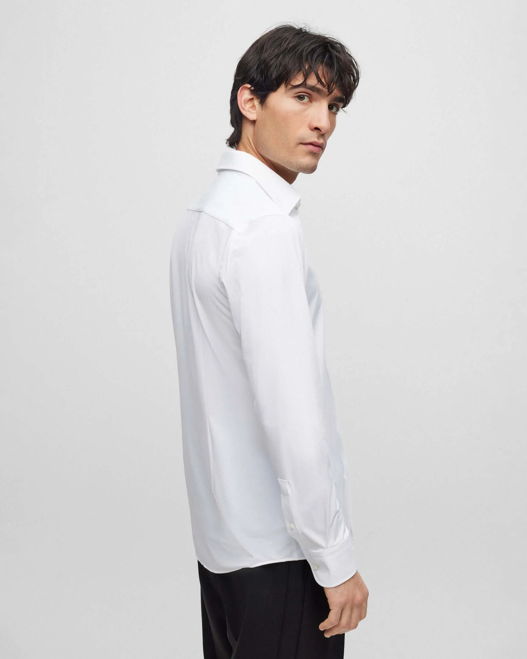 Camicia bianca Hank slim fit in tessuto tecnico stretch micro armatura con colletto Kent