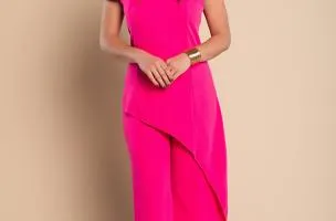 Elegante set composto da top e pantaloni asimmetrici, fucsia