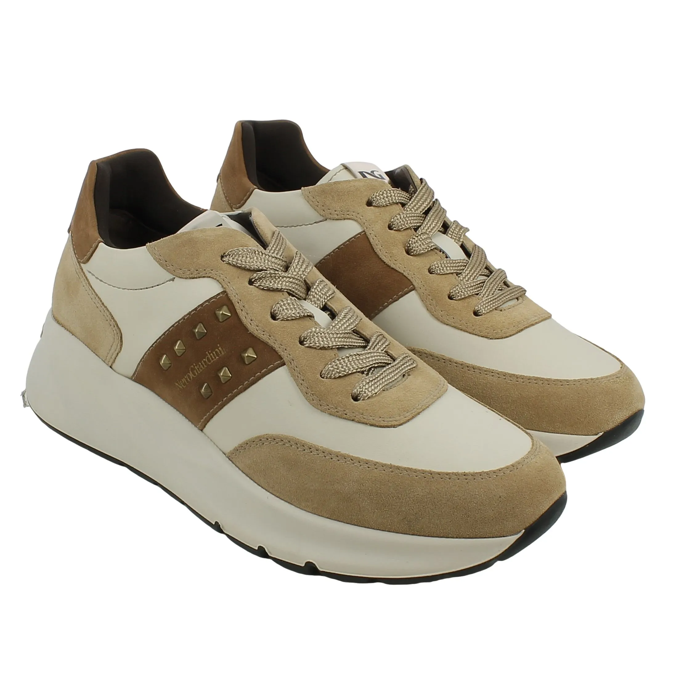 NeroGiardini  Sneaker Beige in Pelle con Borchie 